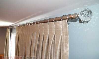 Dutches drapes with passing rings and crystal finials