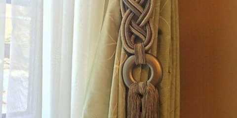 Luxurious tiebacks make these curtains look much more stylish.